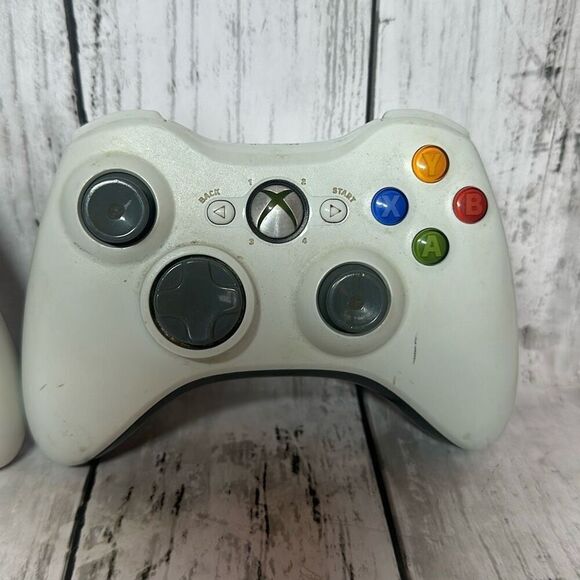 Microsoft Xbox 360 Wireless Controller White  TESTED Genuine OEM set of 2 - Picture 2 of 10